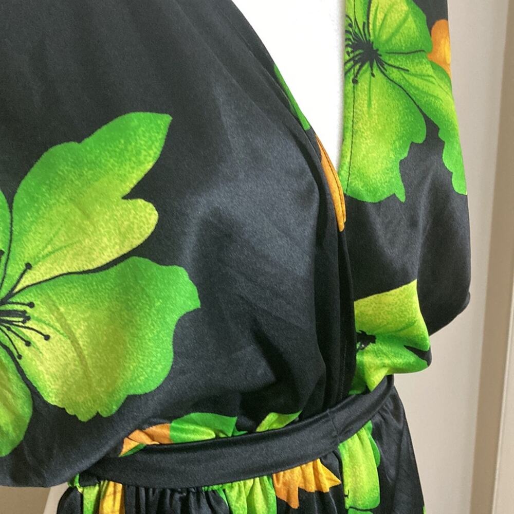 New Adorable and Sexy Boutique Island Flower Jumpsuit Sz M - Picture 4 of 9